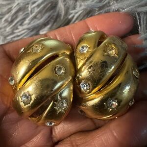 Vintage gold tone clip-on earrings with rhinestone/1 of the clip is off